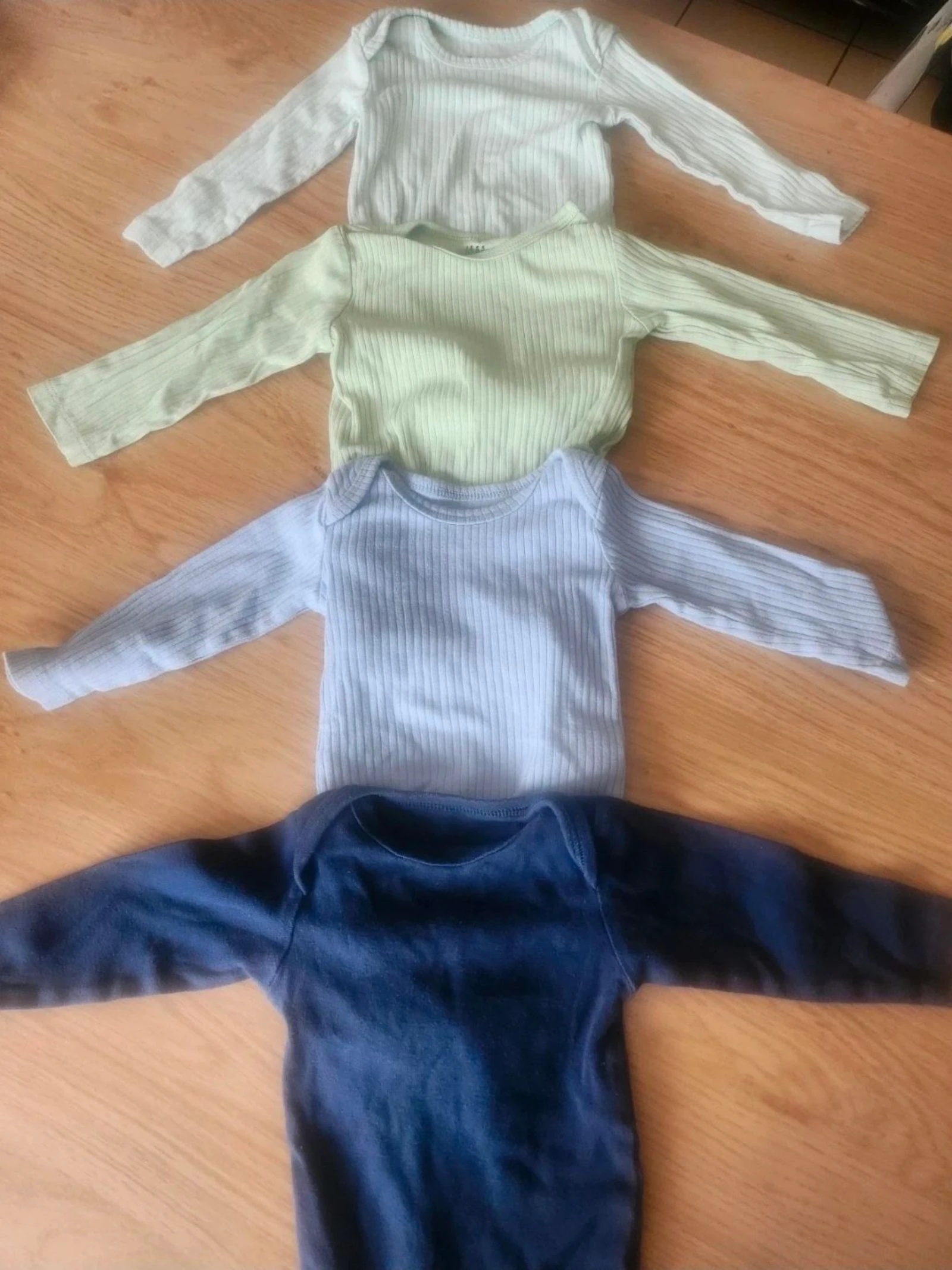 Lote de 4 bodies ML / 6 meses – photo 2